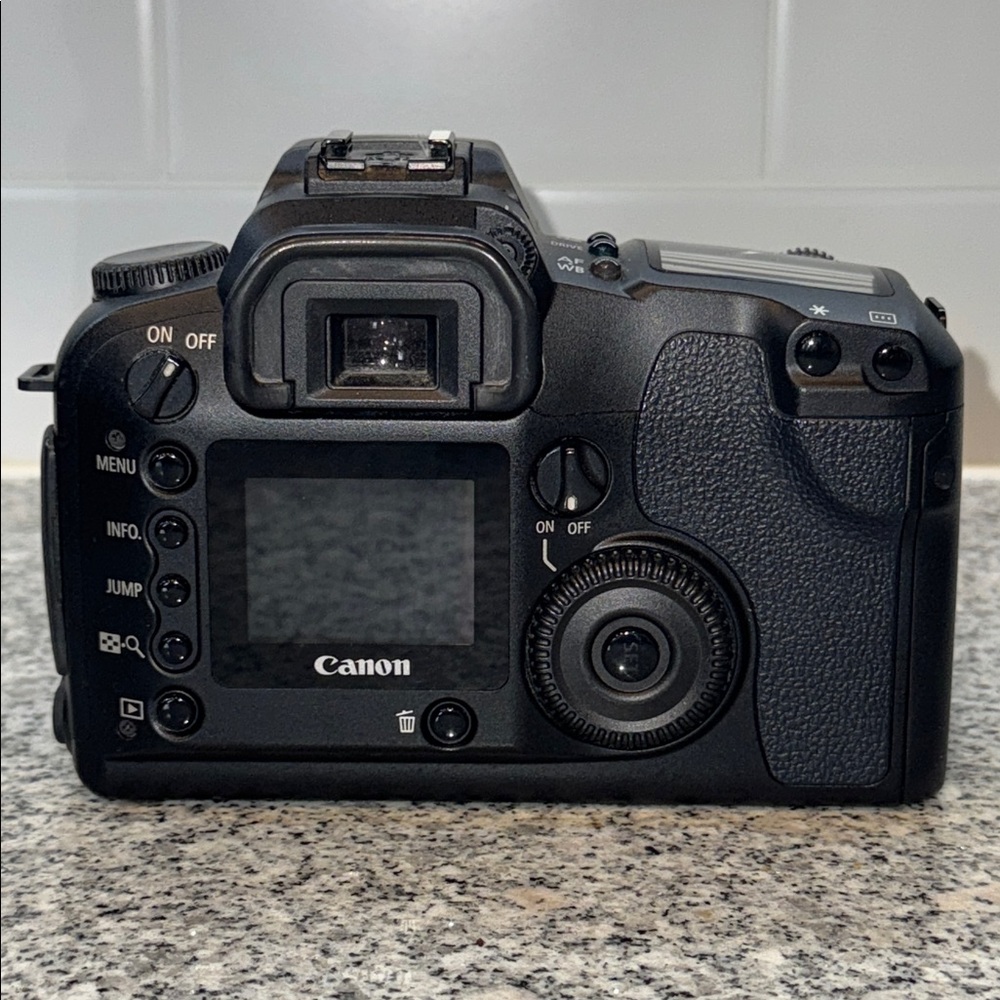 Canon EOS D60 6.3MP Digital SLR Camera - Black (Body Only), - Picture 2 of 4